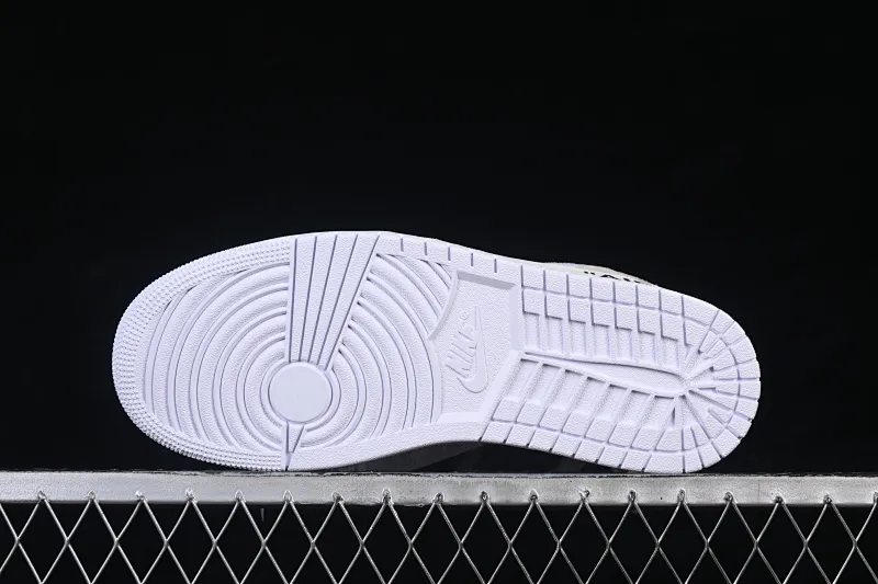 All categories Air Jordan Jordan series basketball shoes Air Jordan 1 High GX foreign trade version Off White x Air Jordan OW AJ1 Joe 1 joint white high-top basketball shoes AA3834-100